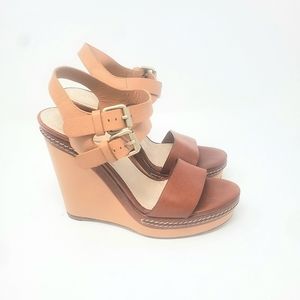$595 Chloe Two-Tone Leather Platform Wedge Sandals 37